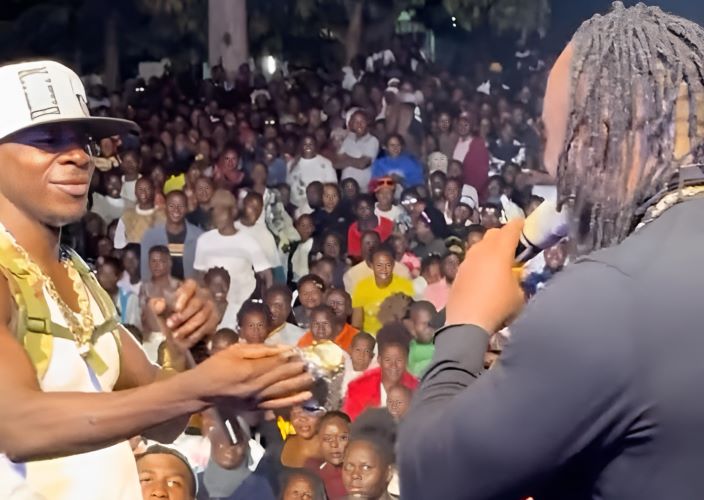 Alien Skin Gifts his Rolex Watch to Bebe Cool [VIDEO]